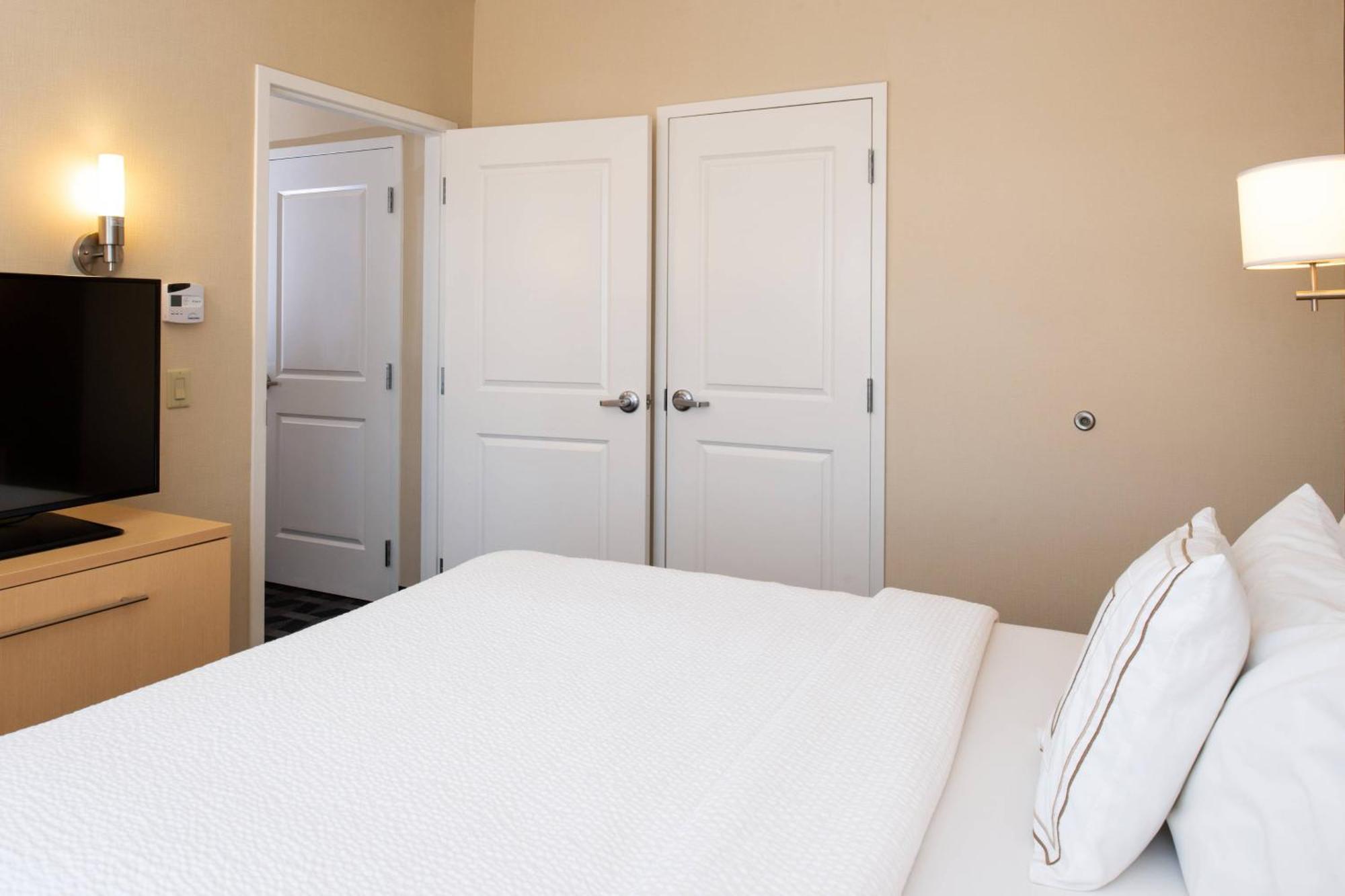 Towneplace Suites By Marriott Bakersfield West Exteriör bild