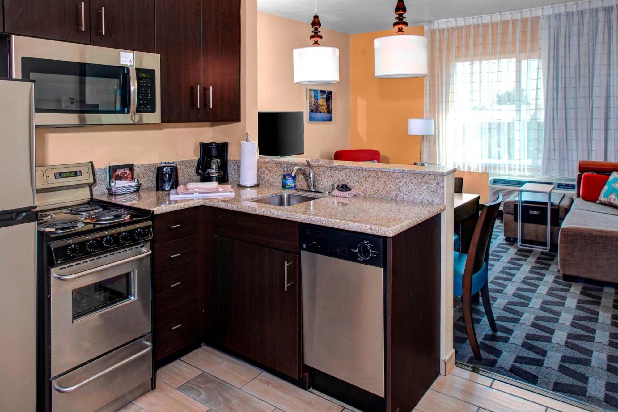 Towneplace Suites By Marriott Bakersfield West Exteriör bild