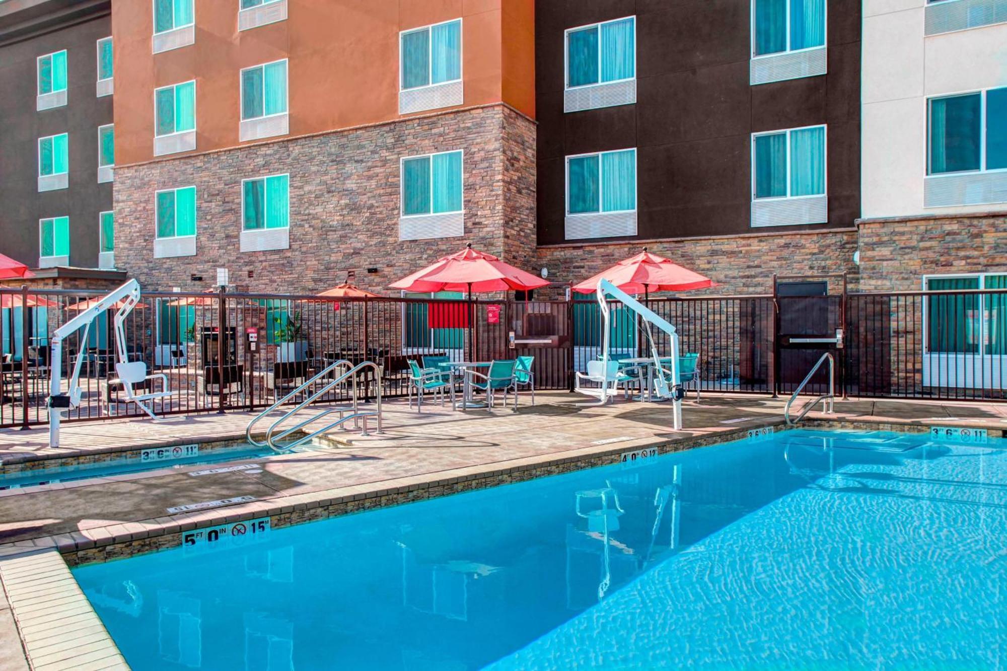 Towneplace Suites By Marriott Bakersfield West Exteriör bild
