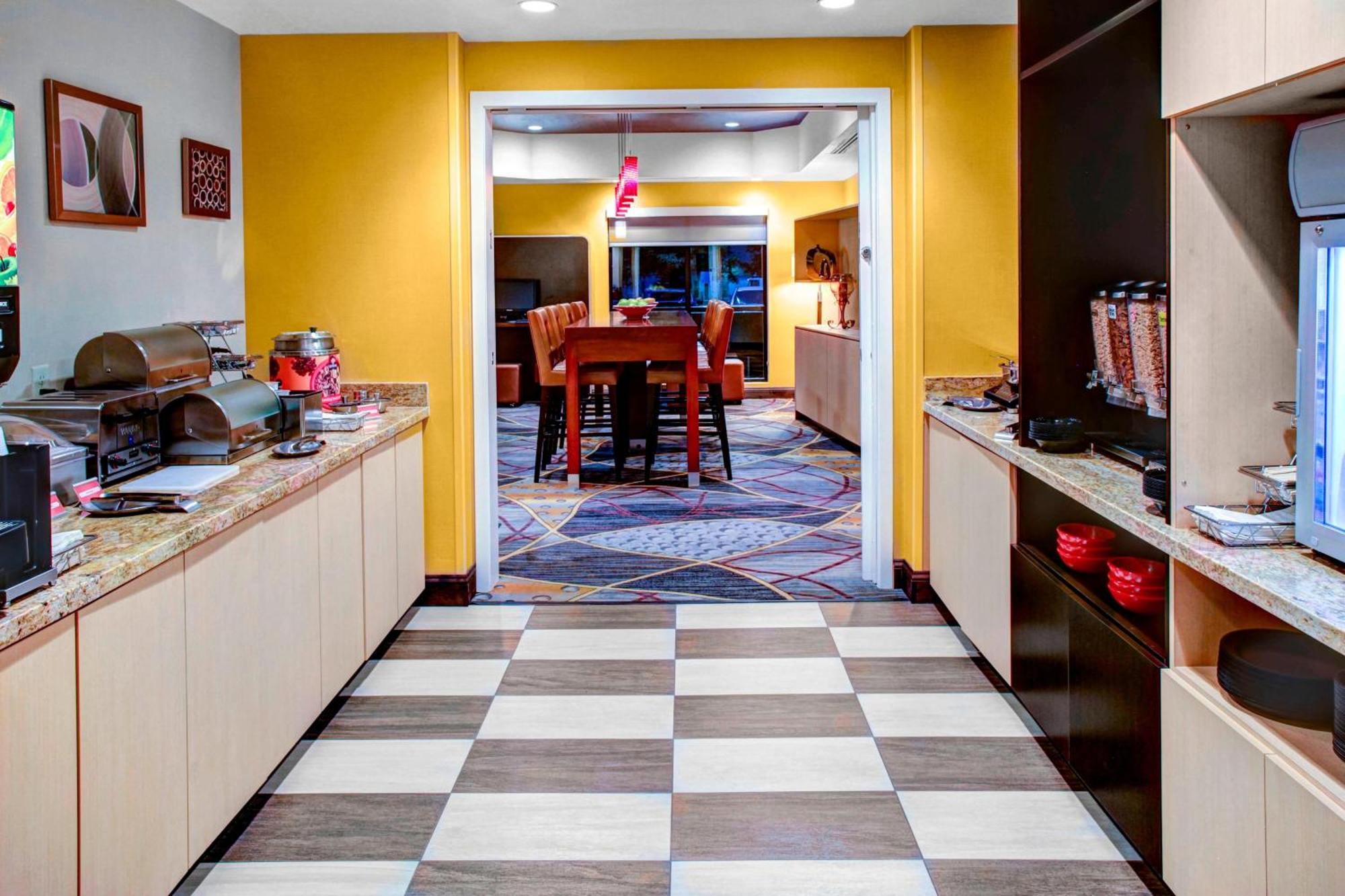 Towneplace Suites By Marriott Bakersfield West Exteriör bild
