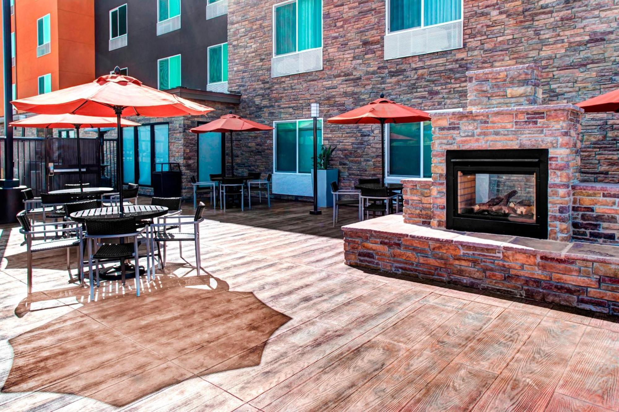 Towneplace Suites By Marriott Bakersfield West Exteriör bild