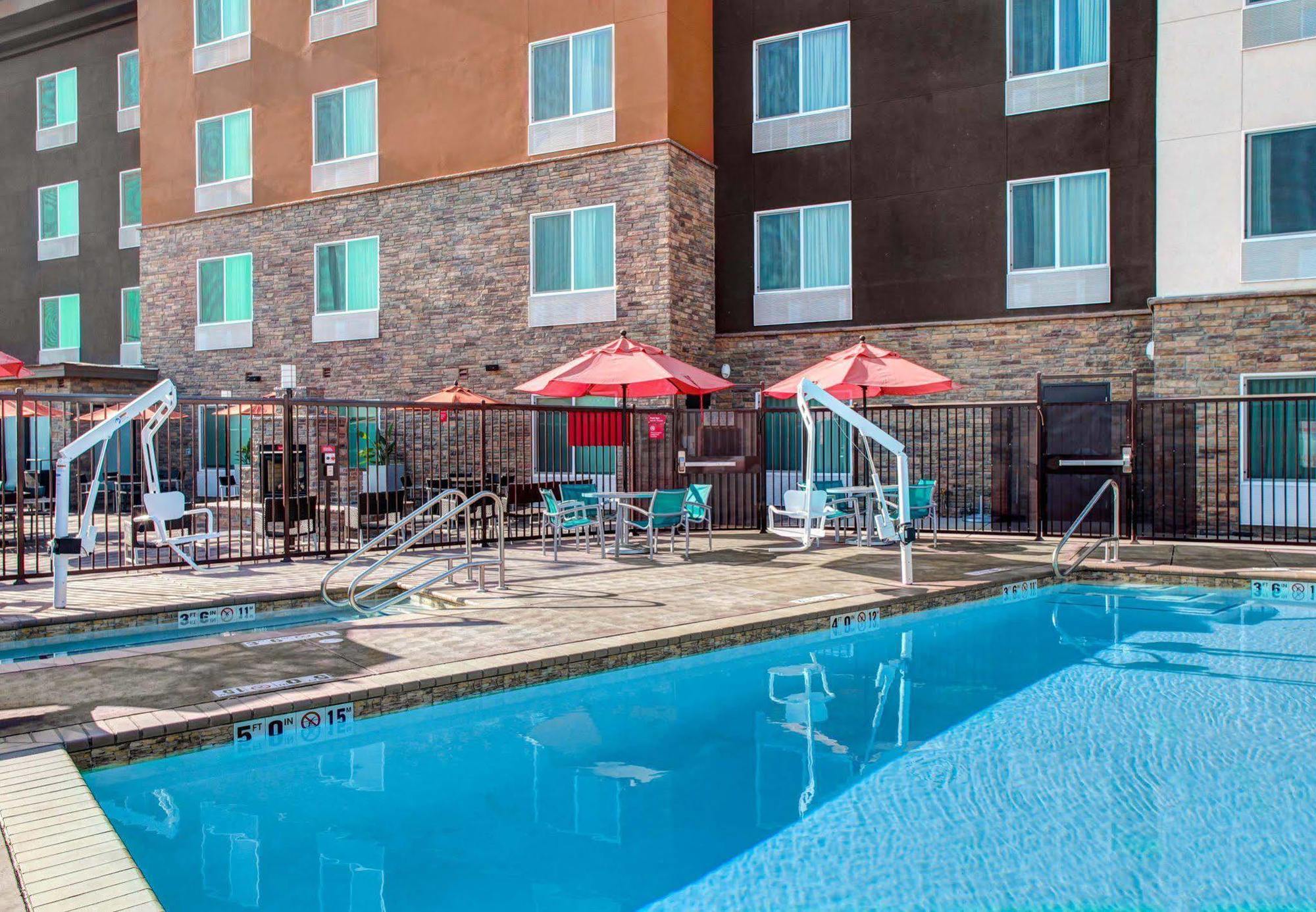Towneplace Suites By Marriott Bakersfield West Exteriör bild