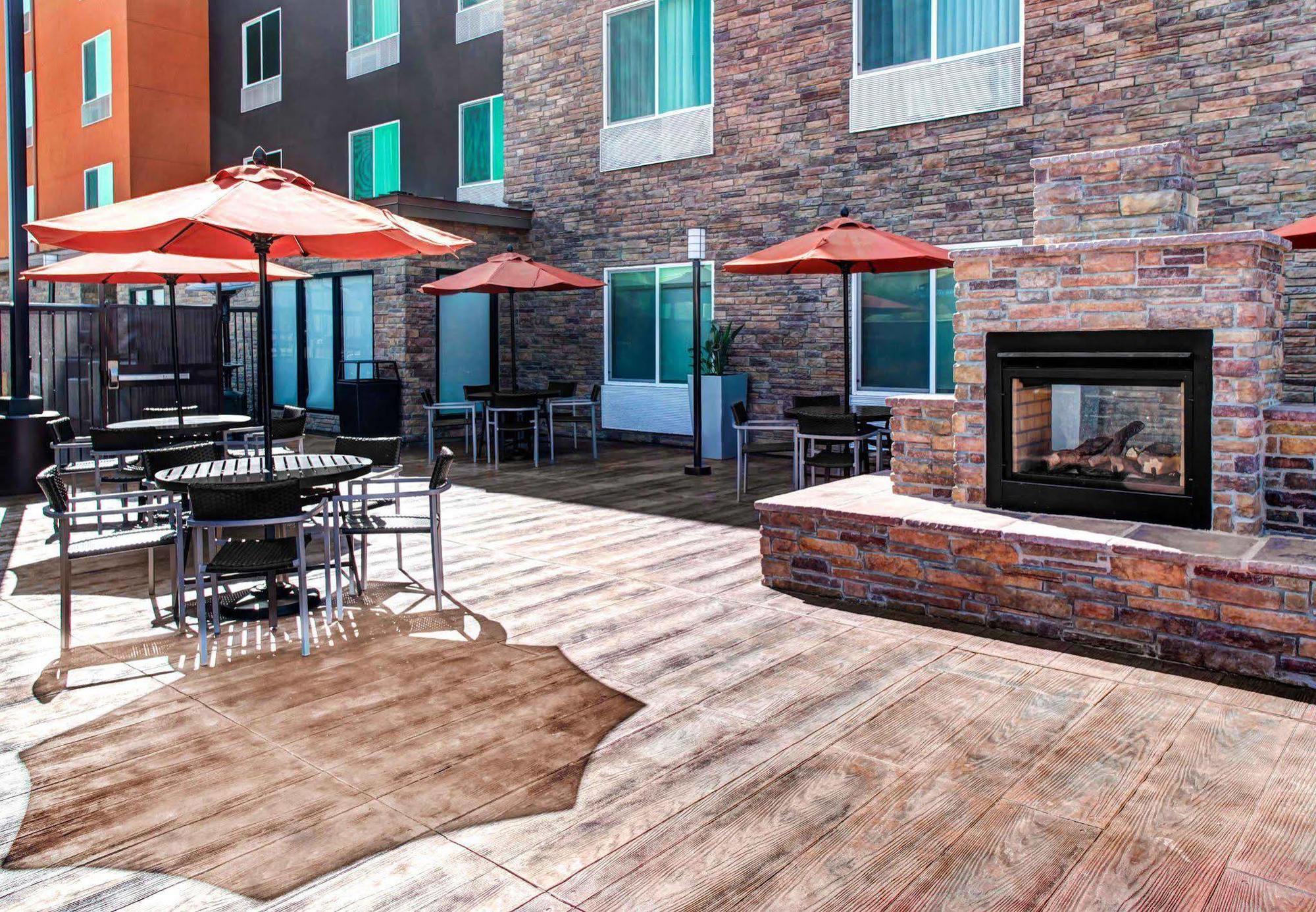 Towneplace Suites By Marriott Bakersfield West Exteriör bild